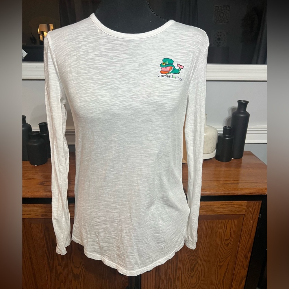 Vineyard Vines 🍀 EUC Women's White St Patrick’s Day Long Sleeve Top 🍀